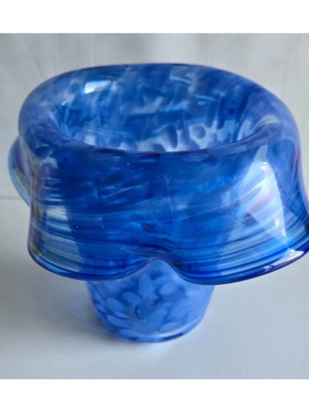 Blown Glass VASE Blue and White Swirled Tulip Shape Art Glass 6 x 8 " Stamped BP - Picture 3 of 7